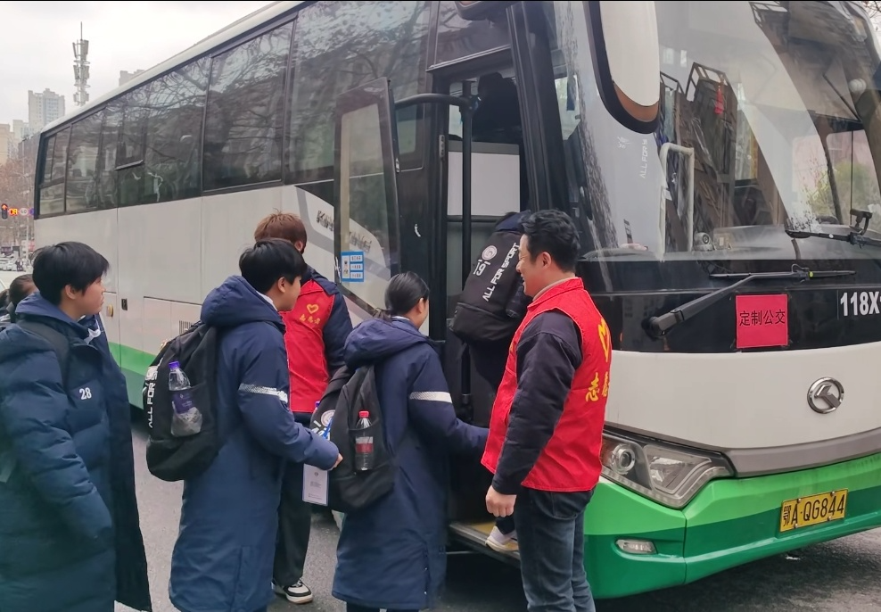 8868体育官方网站-定人定线 精准接驳 武汉公交高标准保障全国青少年女子足球锦标赛
